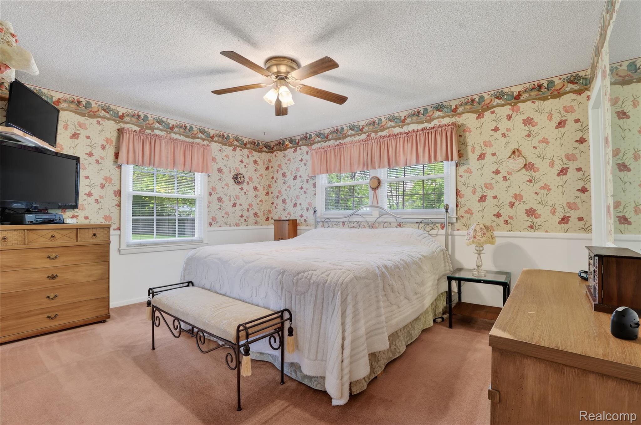 5090 Torrey Road Flint, MI 48507 - Photo 23 of 43 Primary Bedroom 3.jpg