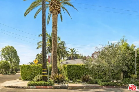 $1,885,000 | 2477 Walnut Avenue, Venice, CA 90291