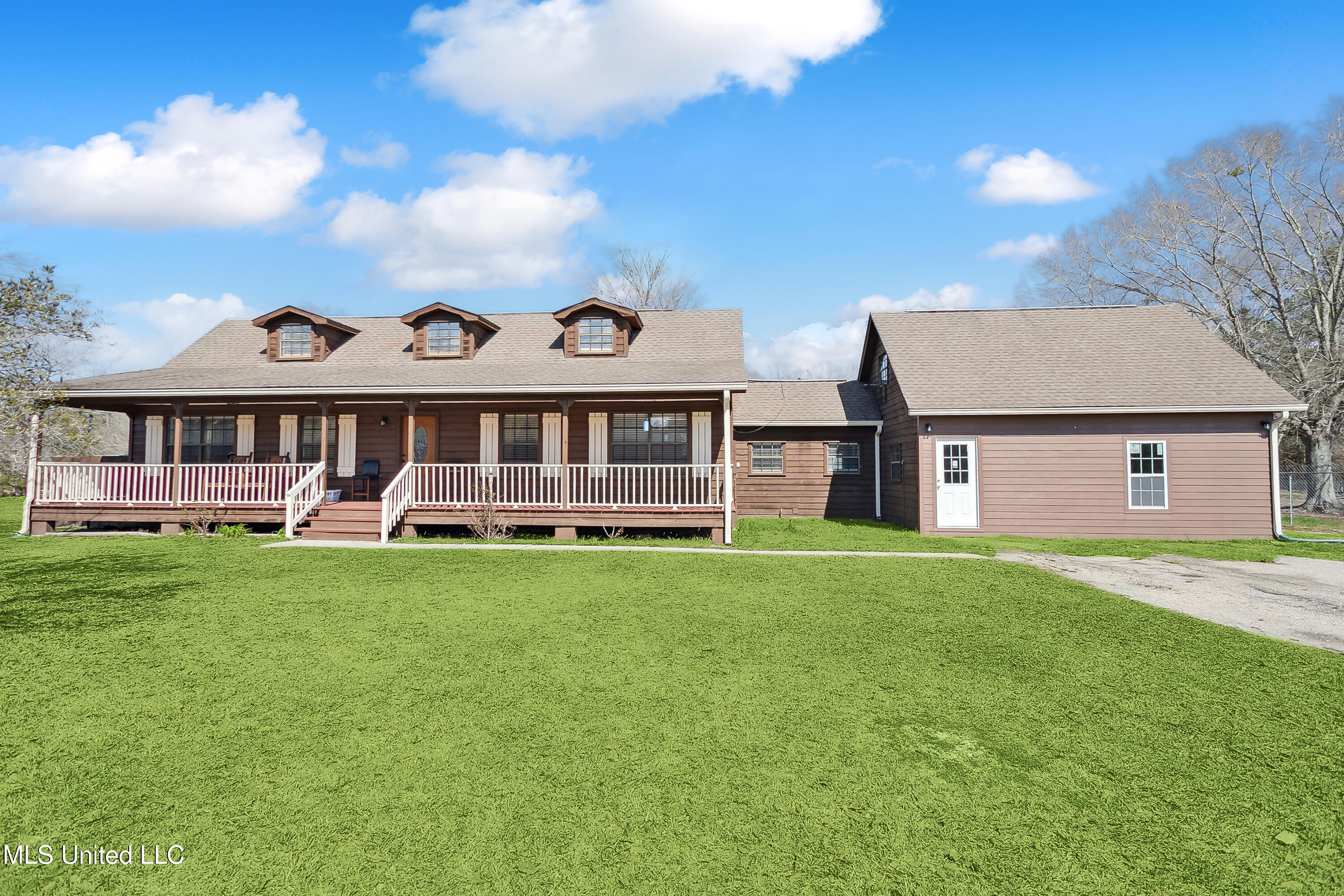 27 Hartman front of house