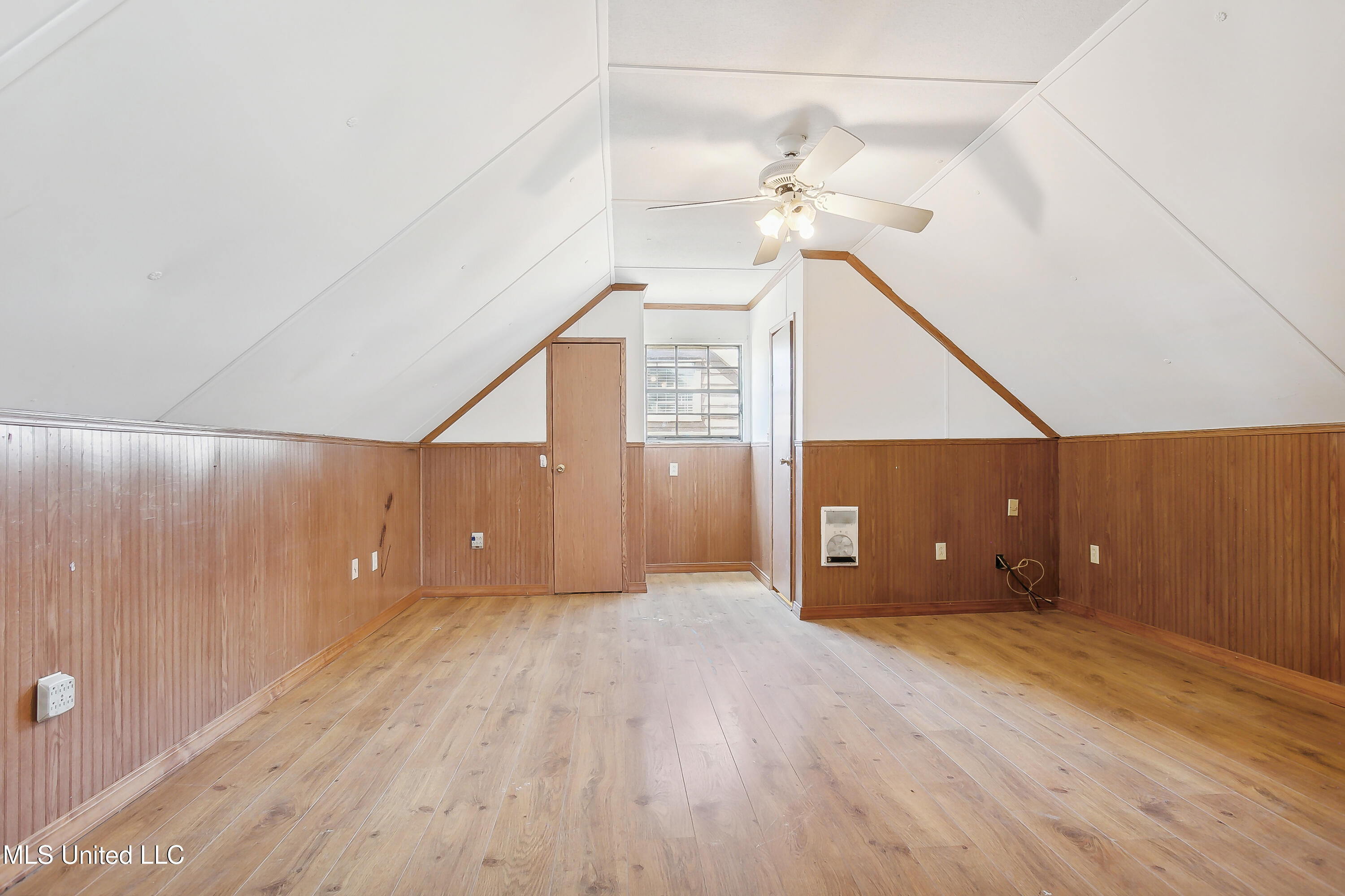 27 Hartman Road Carriere, MS 39426 - Photo 14 of 17 27 Hartman upstairs bedroom