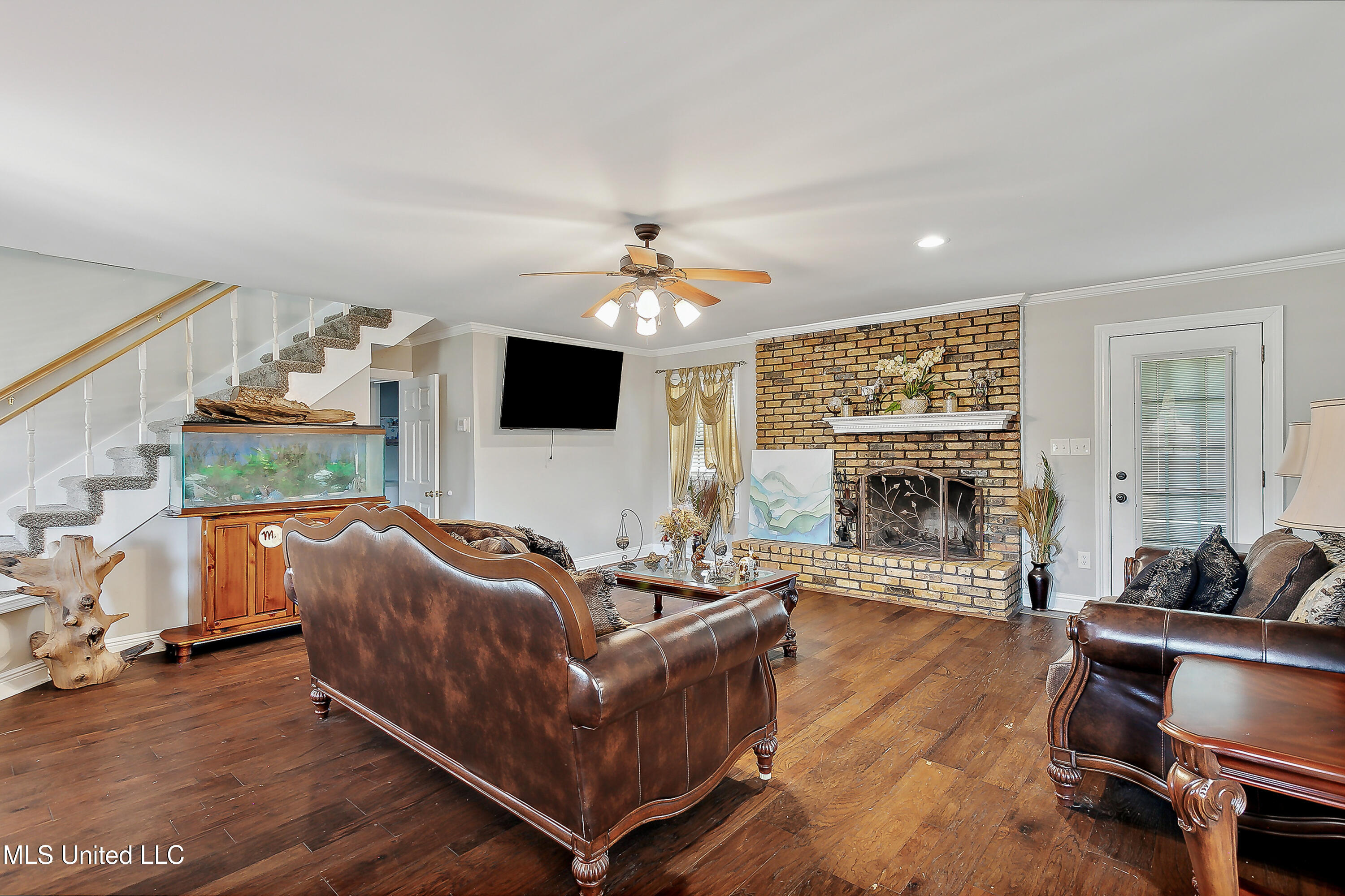 27 Hartman Road Carriere, MS 39426 - Photo 3 of 17 27 Hartman Living room