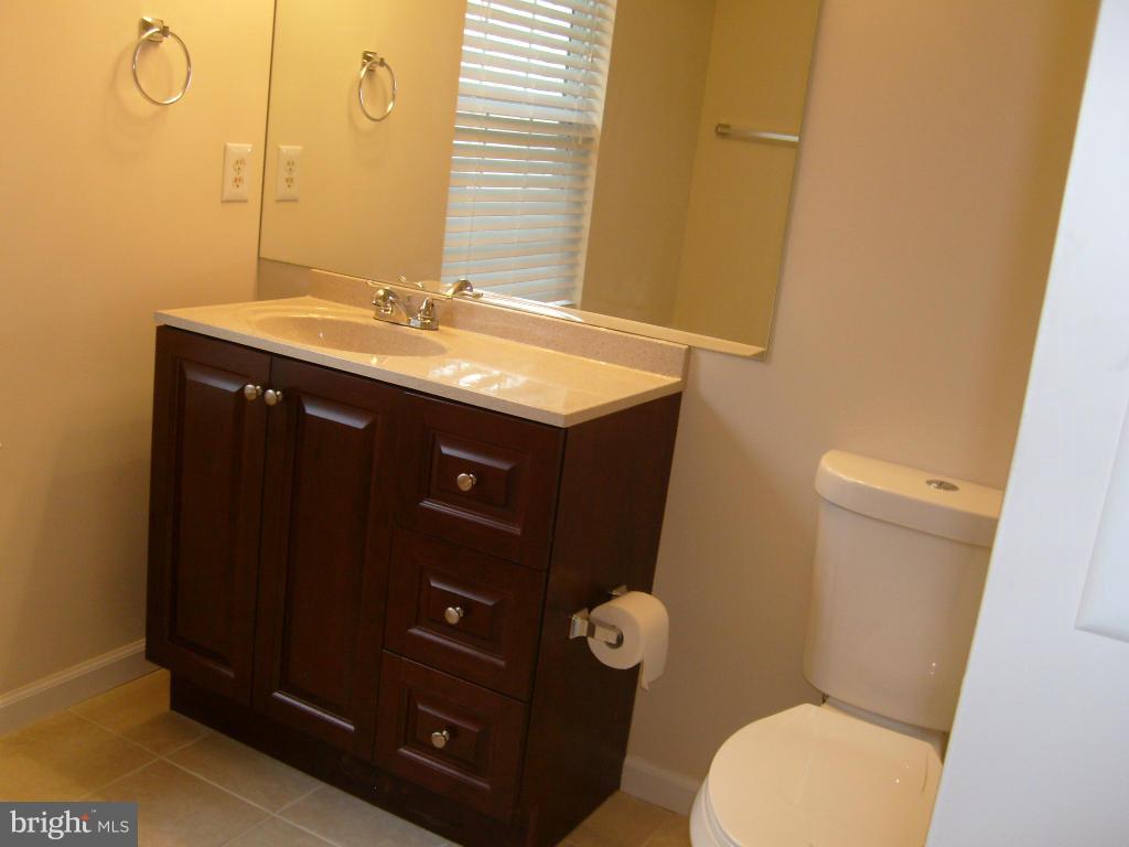 1016 B And L Club Road Pasadena, MD 21122 - Photo 22 of 30 Bath