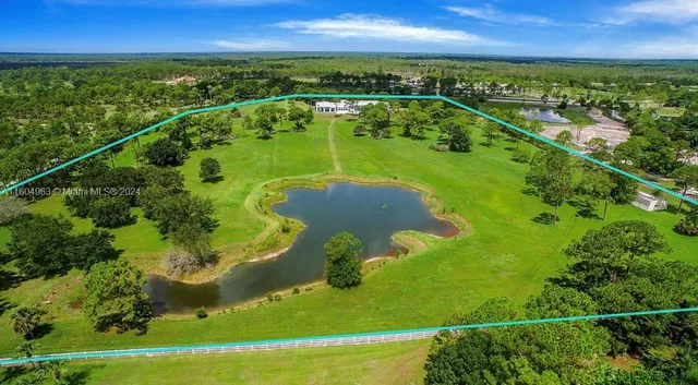 a view of a golf course