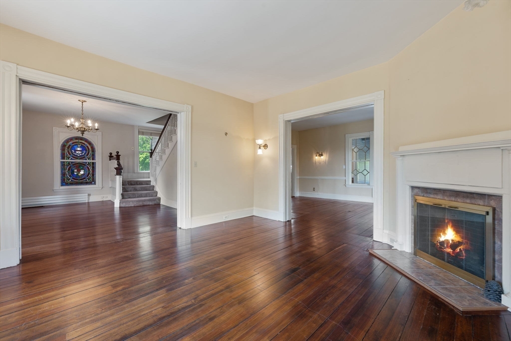 372 Ocean Avenue Marblehead, MA 01945 - Photo 3 of 29