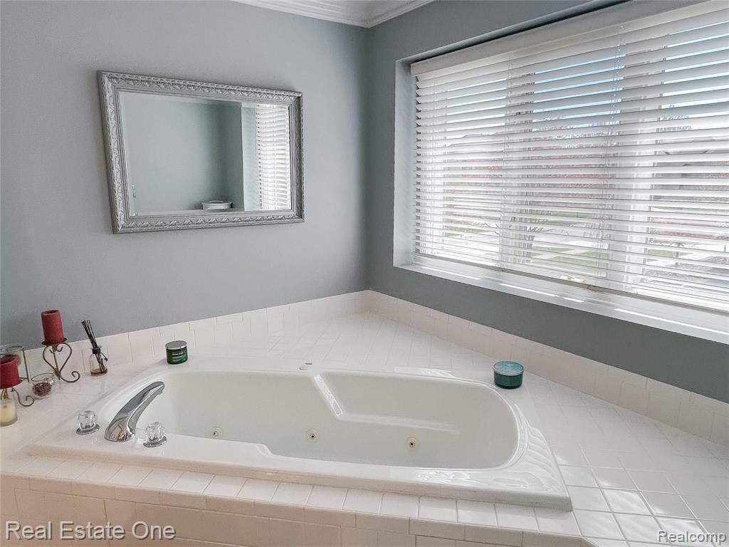 2014 Mapleridge Road Rochester Hills, MI 48309 - Photo 31 of 53