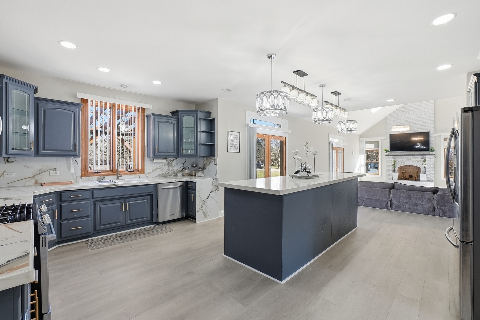 115 East Woodlawn Road New Lenox, IL 60451 - Photo 2 of 45