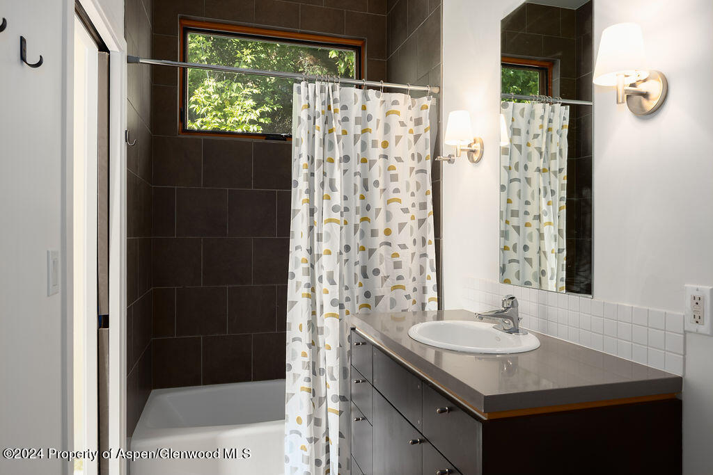 200 East Homestead Drive Basalt, CO 81621 - Photo 15 of 23 Hall Bath