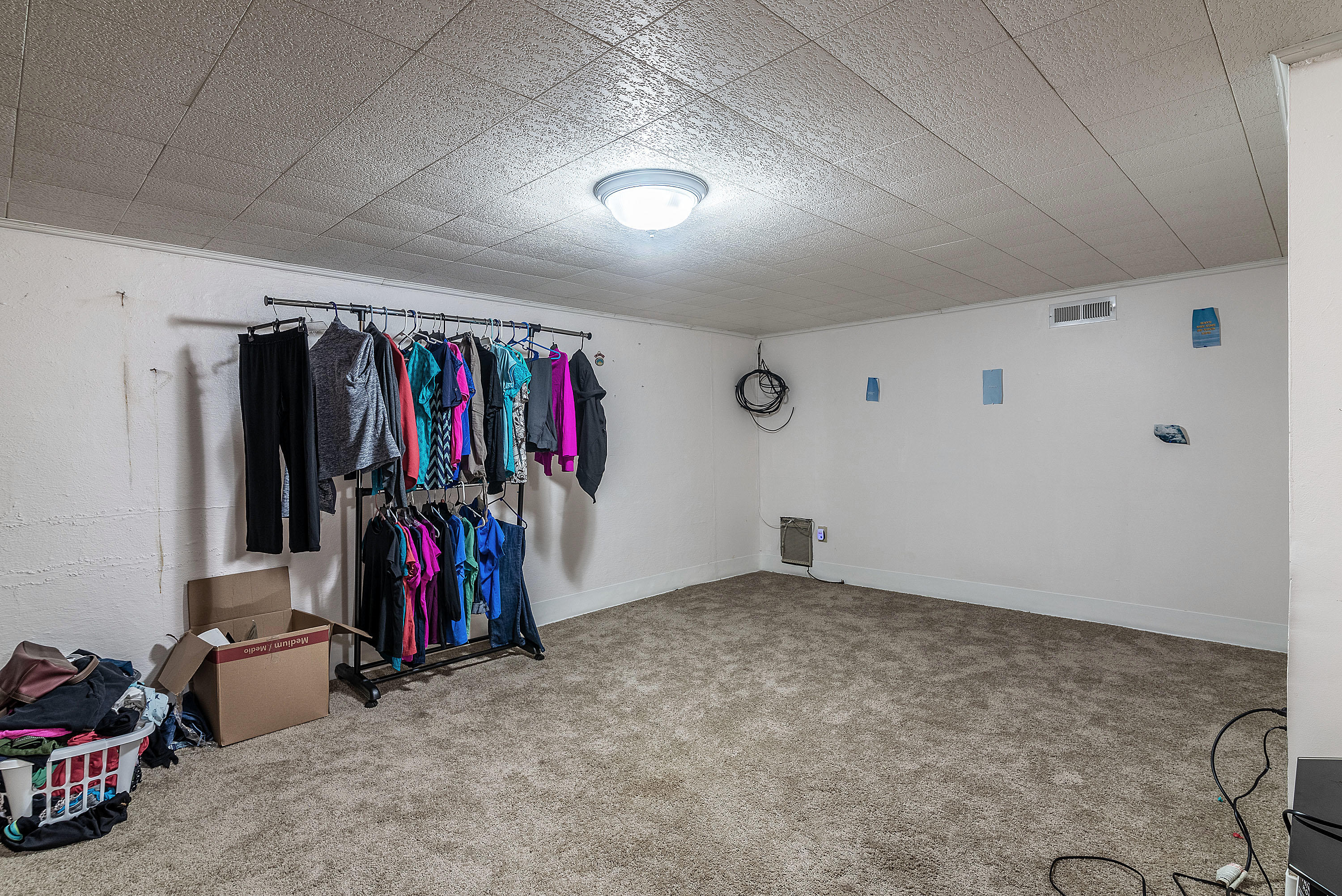 313 Sioux Road Bristol, VA 24201 - Photo 6 of 11 FAMILY ROOM