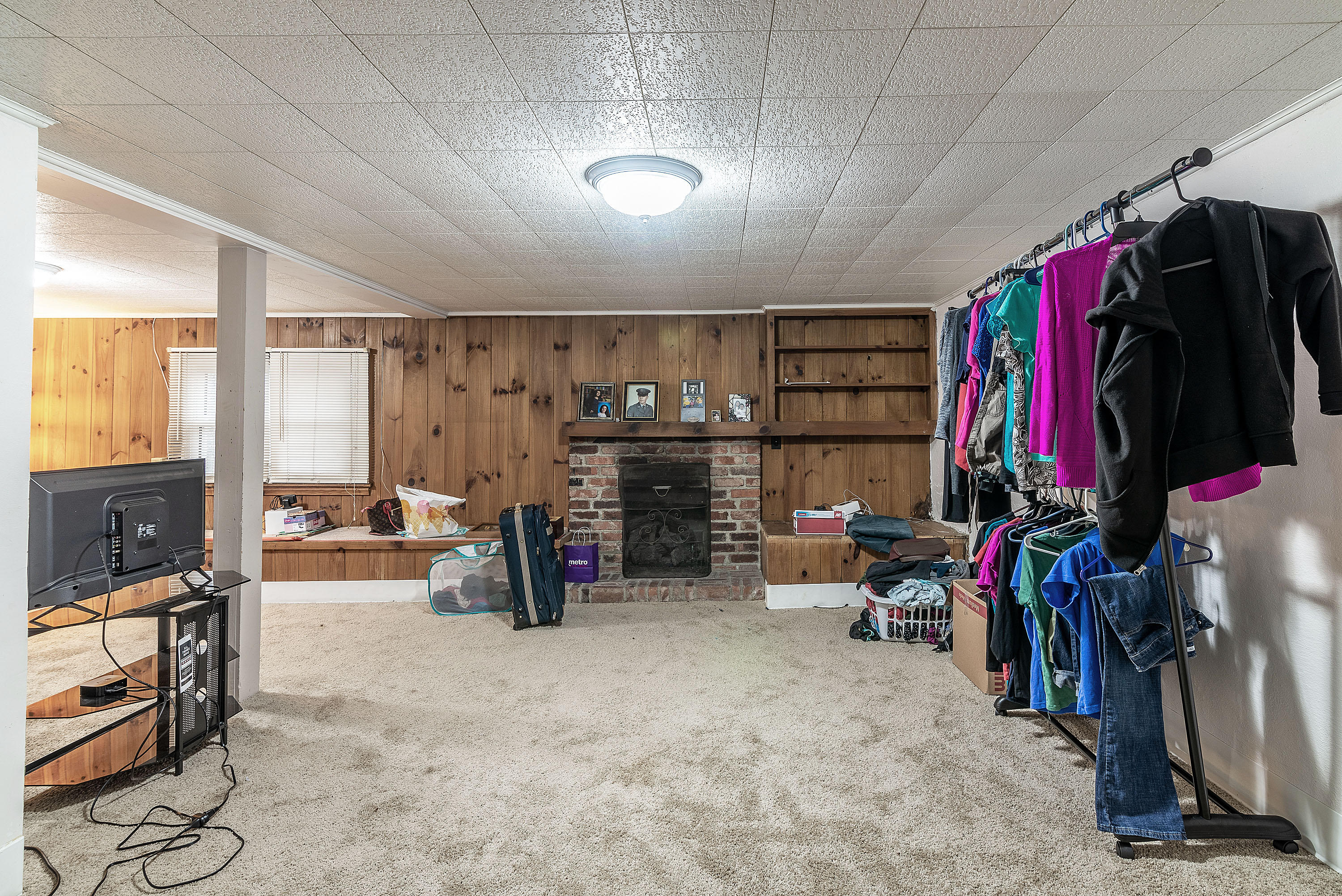 313 Sioux Road Bristol, VA 24201 - Photo 7 of 11 FAMILY ROOM 2