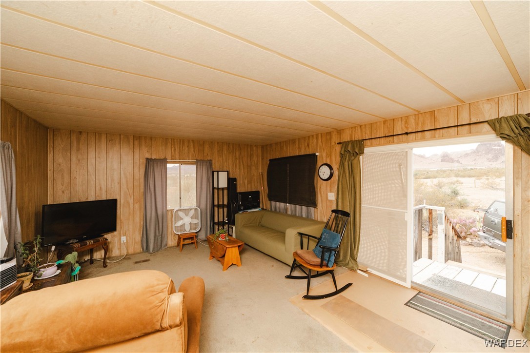 2565 Hopi Road Golden Valley, AZ 86413 - Photo 6 of 40 a view of a livingroom with workspace and a window