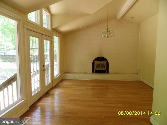 6020 Chapman Road Lorton, VA 22079 - Photo 14 of 19 Family Room