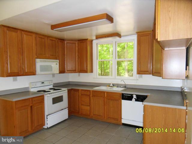 6020 Chapman Road Lorton, VA 22079 - Photo 16 of 19 Kitchen