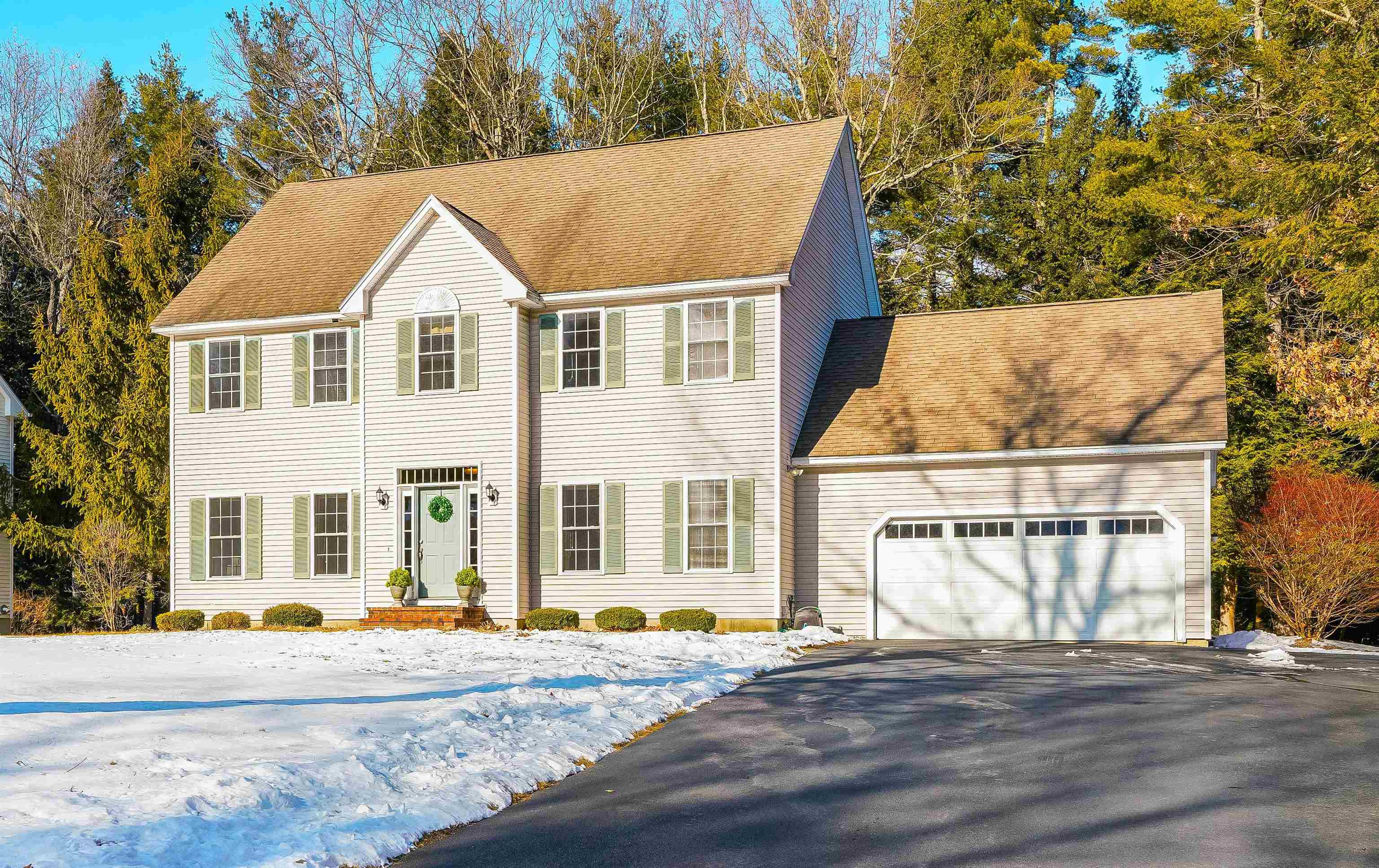 7 Edgewood Run Amherst, NH 03031 - Photo 1 of 50 Gallery Image 1