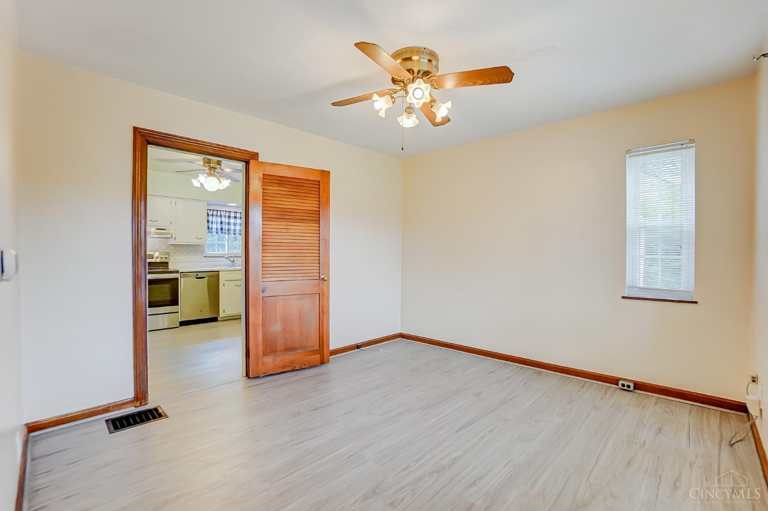 6652 Dawson Road Madeira, OH 45243 - Photo 7 of 36