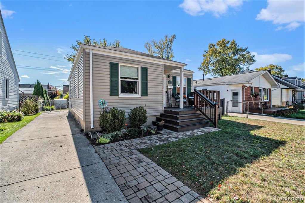 1197 Columbia Road Berkley, MI 48072 - Photo 3 of 30 Gallery Image 3