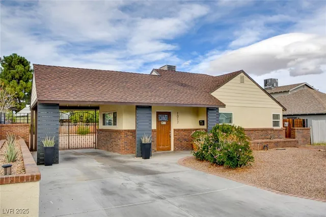 $2,495 | 1017 East Oakey Boulevard, Las Vegas, NV 89104