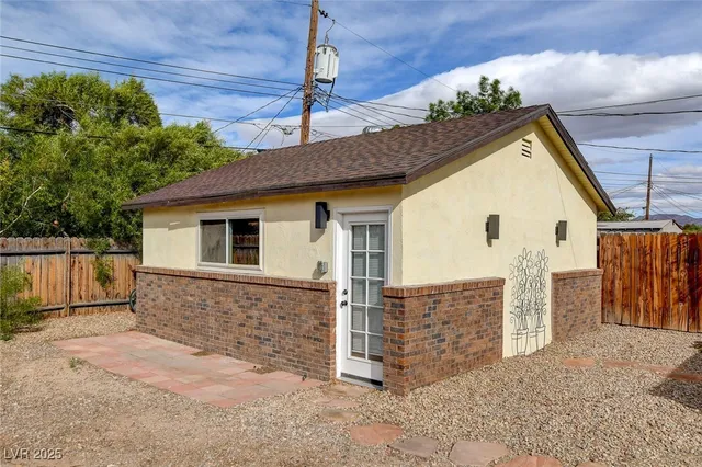 $2,495 | 1017 East Oakey Boulevard, Las Vegas, NV 89104