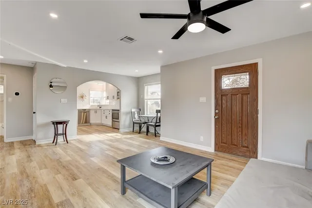 $2,495 | 1017 East Oakey Boulevard, Las Vegas, NV 89104