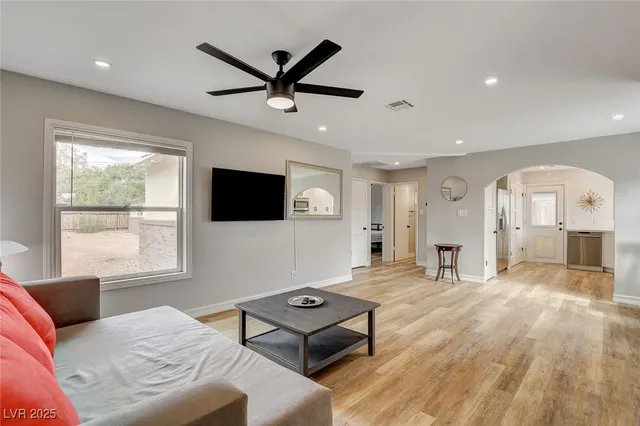 $2,495 | 1017 East Oakey Boulevard, Las Vegas, NV 89104