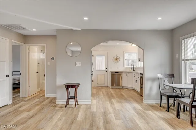 $2,495 | 1017 East Oakey Boulevard, Las Vegas, NV 89104