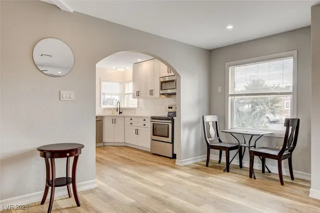 $2,495 | 1017 East Oakey Boulevard, Las Vegas, NV 89104