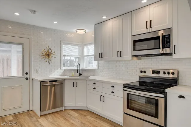 $2,495 | 1017 East Oakey Boulevard, Las Vegas, NV 89104