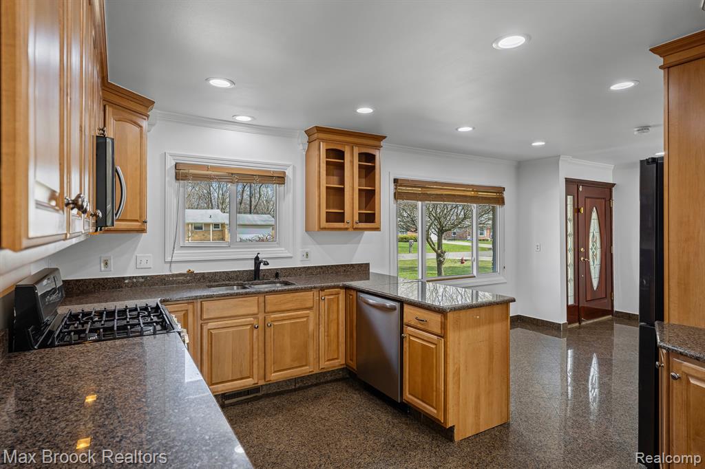 32036 Red Clover Road Farmington Hills, MI 48334 - Photo 13 of 44