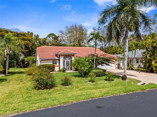 $568,500 | 930 Moon Lake Drive, Naples, FL 34104