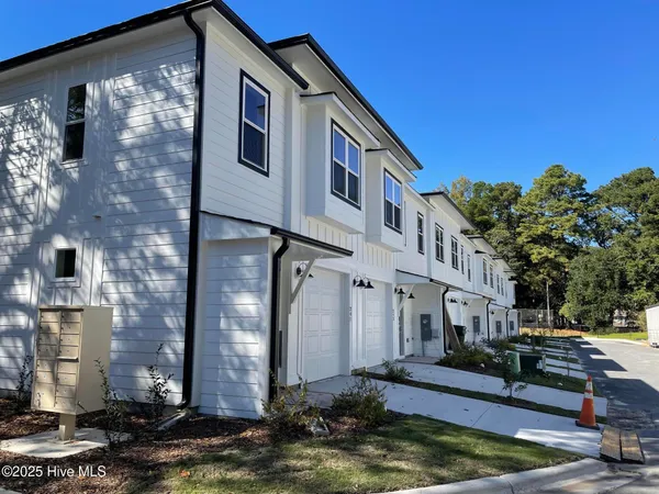 $335,000 | 249 Townhome Lane, Unit 249, Southern Pines, NC 28387