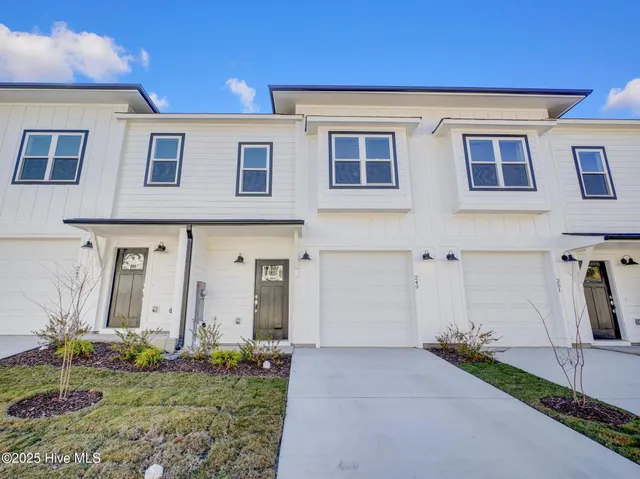 $335,000 | 249 Townhome Lane, Unit 249, Southern Pines, NC 28387