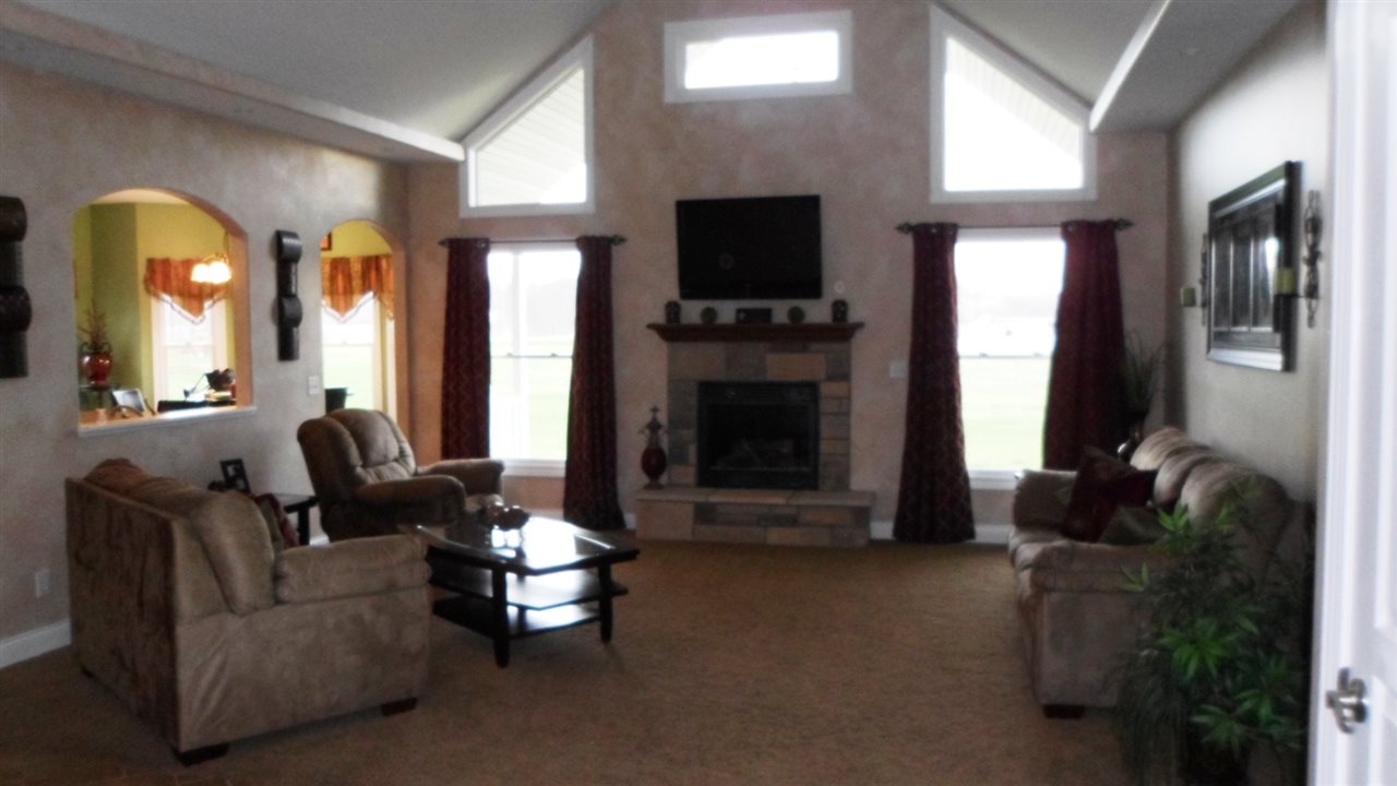 1017 Arthur Street Rochester, IN 46975 - Photo 3 of 17 Gallery Image 3