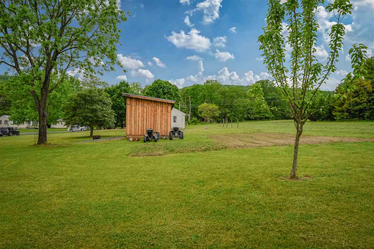 860 Fort Valley Road Fort Valley, VA 22652 - Photo 14 of 31 a backyard of a house with lots of green space