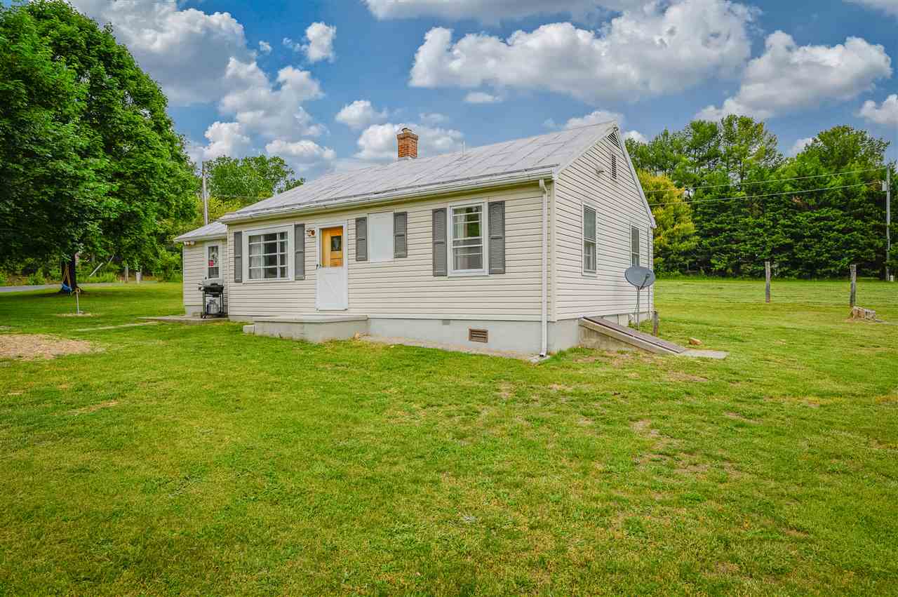 860 Fort Valley Road Fort Valley, VA 22652 - Photo 3 of 31 a front view of house with yard and trees