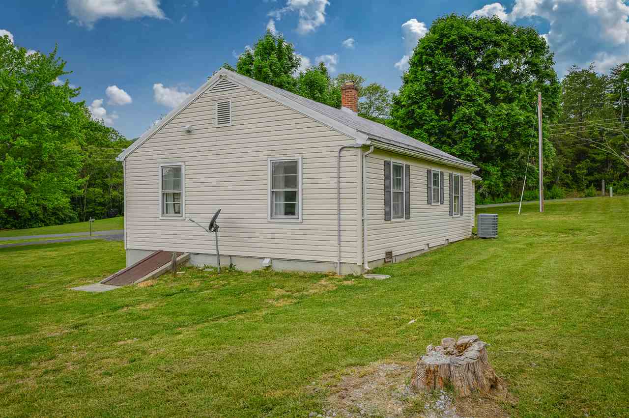 860 Fort Valley Road Fort Valley, VA 22652 - Photo 5 of 31 a view of a backyard of the house