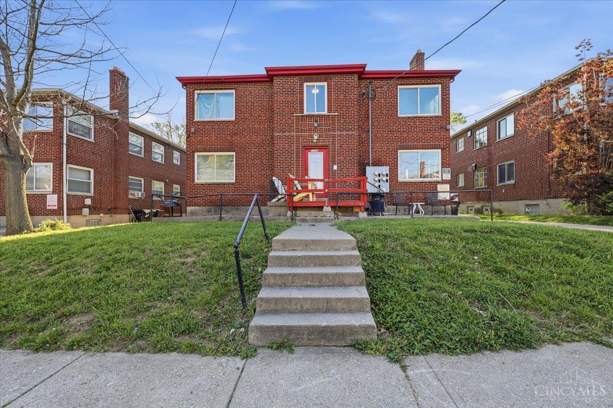 7758 Stillwell Road Cincinnati, OH 45237 - Photo 2 of 17
