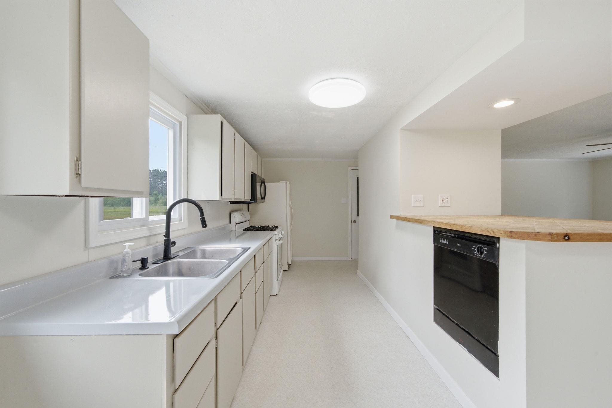 3490 South 37 Road Cadillac, MI 49601 - Photo 10 of 30 1948107-c1572a12-3737-4f70-a6bc-bd1975b6a161.JPG