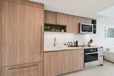 $590,000 | 159 Northeast 6th Street, Unit 3407, Miami, FL 33132