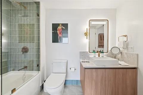 $590,000 | 159 Northeast 6th Street, Unit 3407, Miami, FL 33132