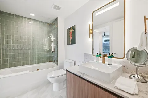 $590,000 | 159 Northeast 6th Street, Unit 3407, Miami, FL 33132