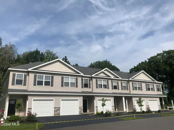 $2,300 | Rdg Manor, Unit 2010, Schenectady, NY 12309