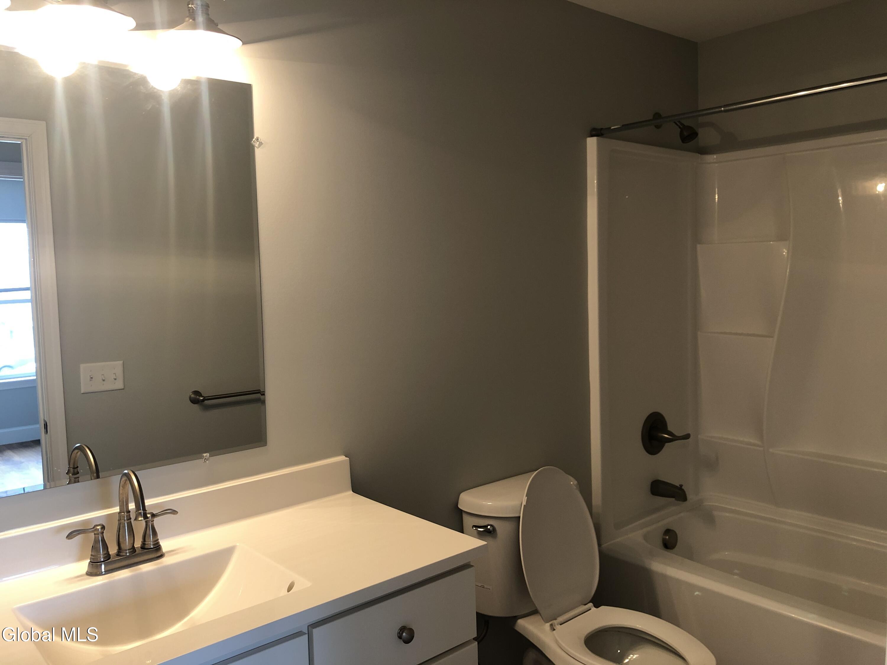 Rdg Manor, Unit 2010 Schenectady, NY 12309 - Photo 17 of 21 IMG_1154