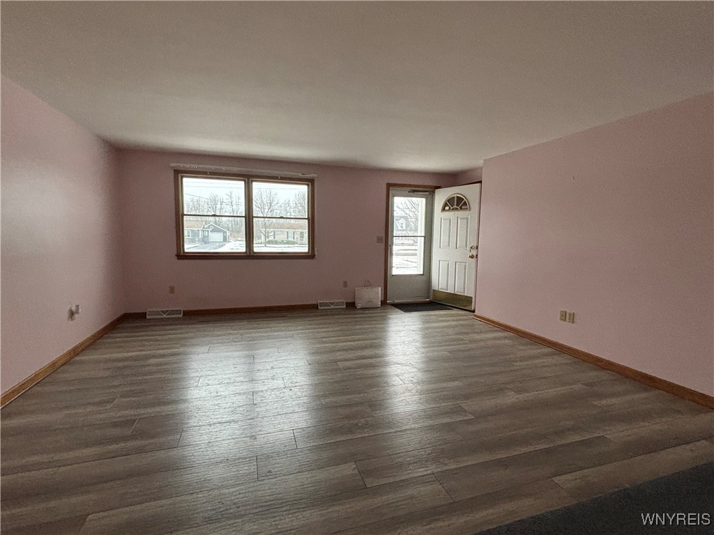 6702 Minnick Road Lockport Town, NY 14094 - Photo 10 of 38