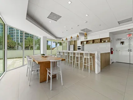 $925,000 | 5900 Collins Avenue, Unit 1201, Miami Beach, FL 33140