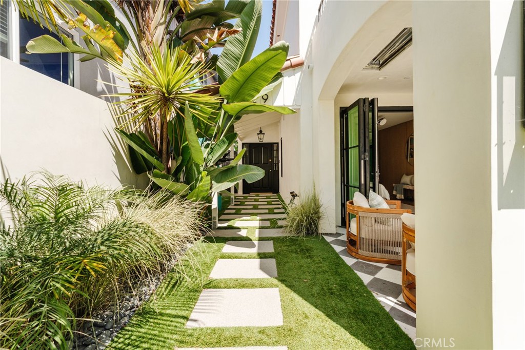 429 20th Street Manhattan Beach, CA 90266 - Photo 5 of 57 a front view of a house with a yard