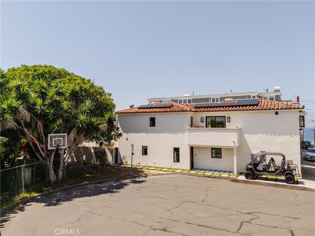 429 20th Street Manhattan Beach, CA 90266 - Photo 51 of 57 a view of a white building