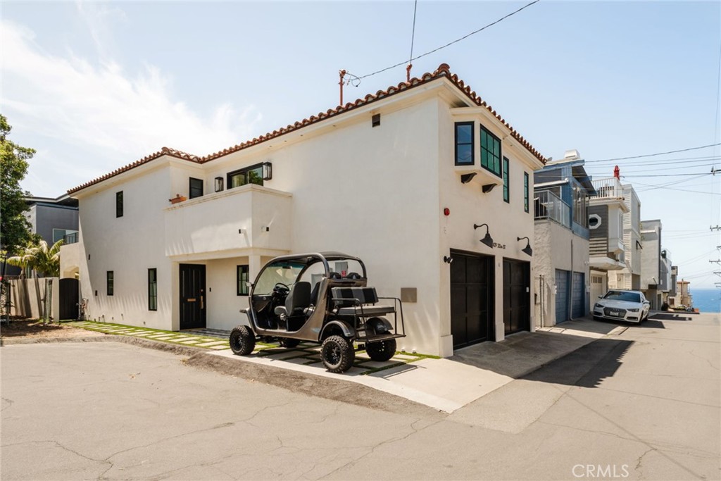429 20th Street Manhattan Beach, CA 90266 - Photo 52 of 57 a front view of a house with cars