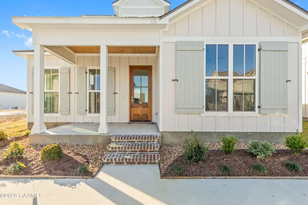 $379,999 | 302 Villager Avenue, Scott, LA 70583