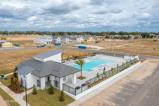 $379,999 | 302 Villager Avenue, Scott, LA 70583