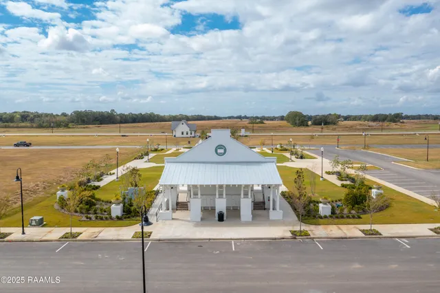 $379,999 | 302 Villager Avenue, Scott, LA 70583