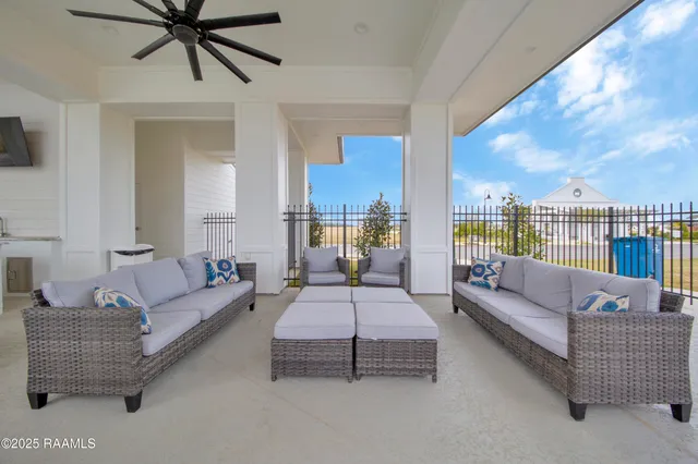 $379,999 | 302 Villager Avenue, Scott, LA 70583